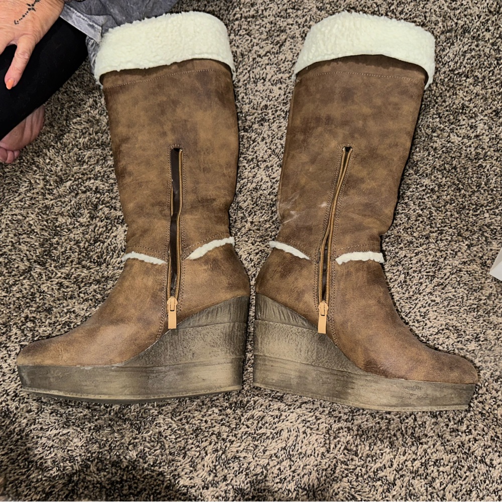 Don’t wear heels anymore 
Super comfortable 
Was one of my favorite shoes